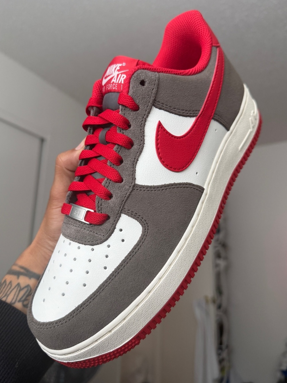 Nike Air Force 1 lv8
Brand new